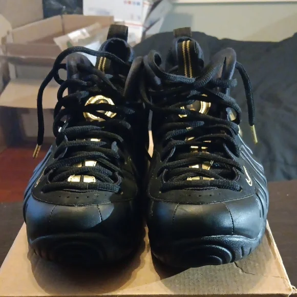 Nike Air Foamposite Pro (2018) Black Metallic Gold Mens 9 Womens 10.5 EUC - Picture 4 of 10
